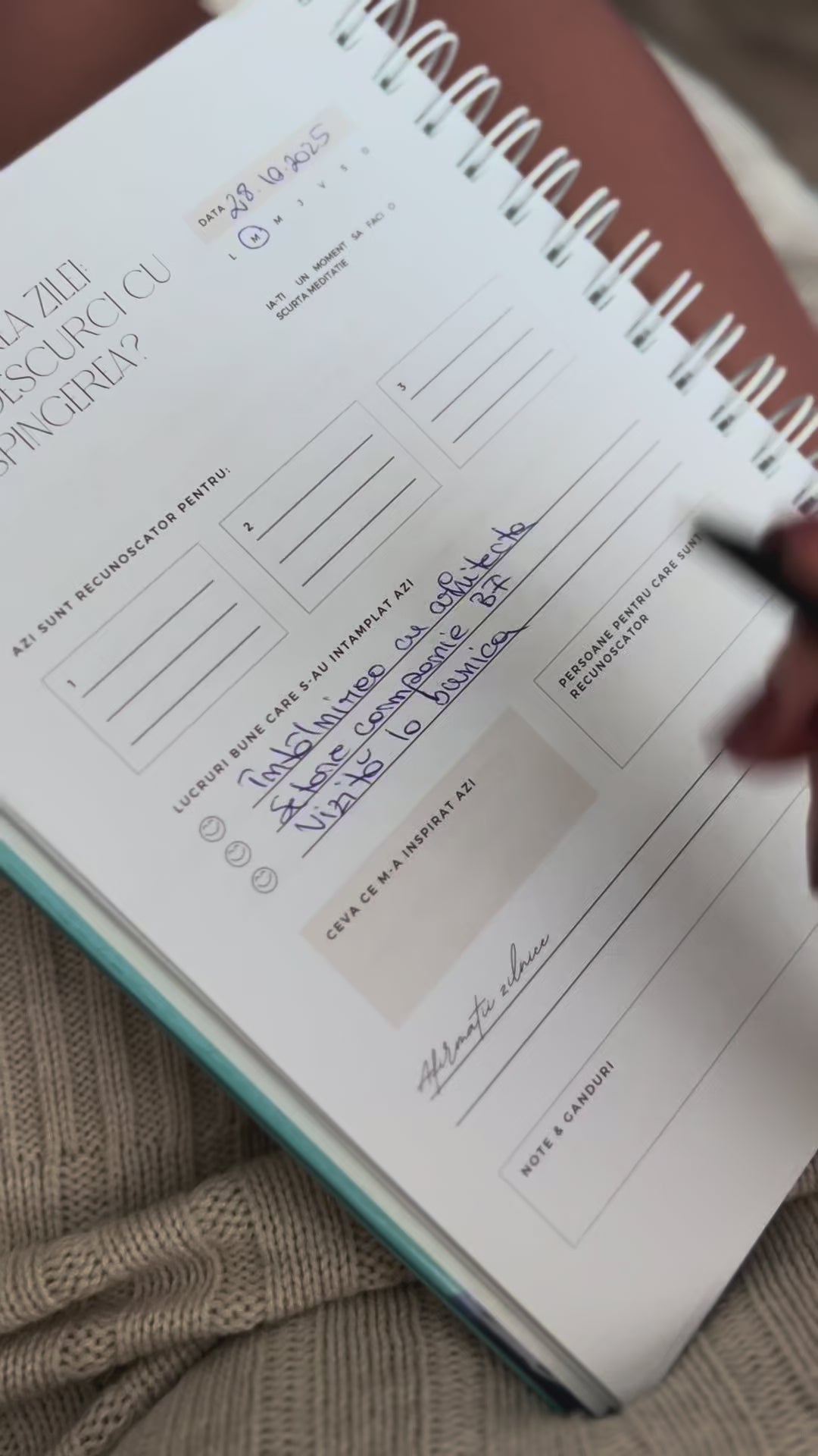 Încarcă clipul video: 